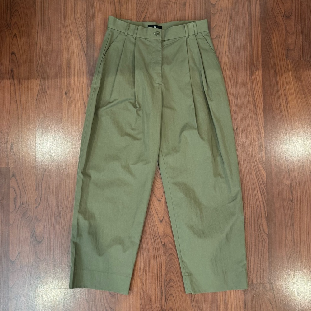 Banana Republic Barrel Leg Pleated Trousers size 10L